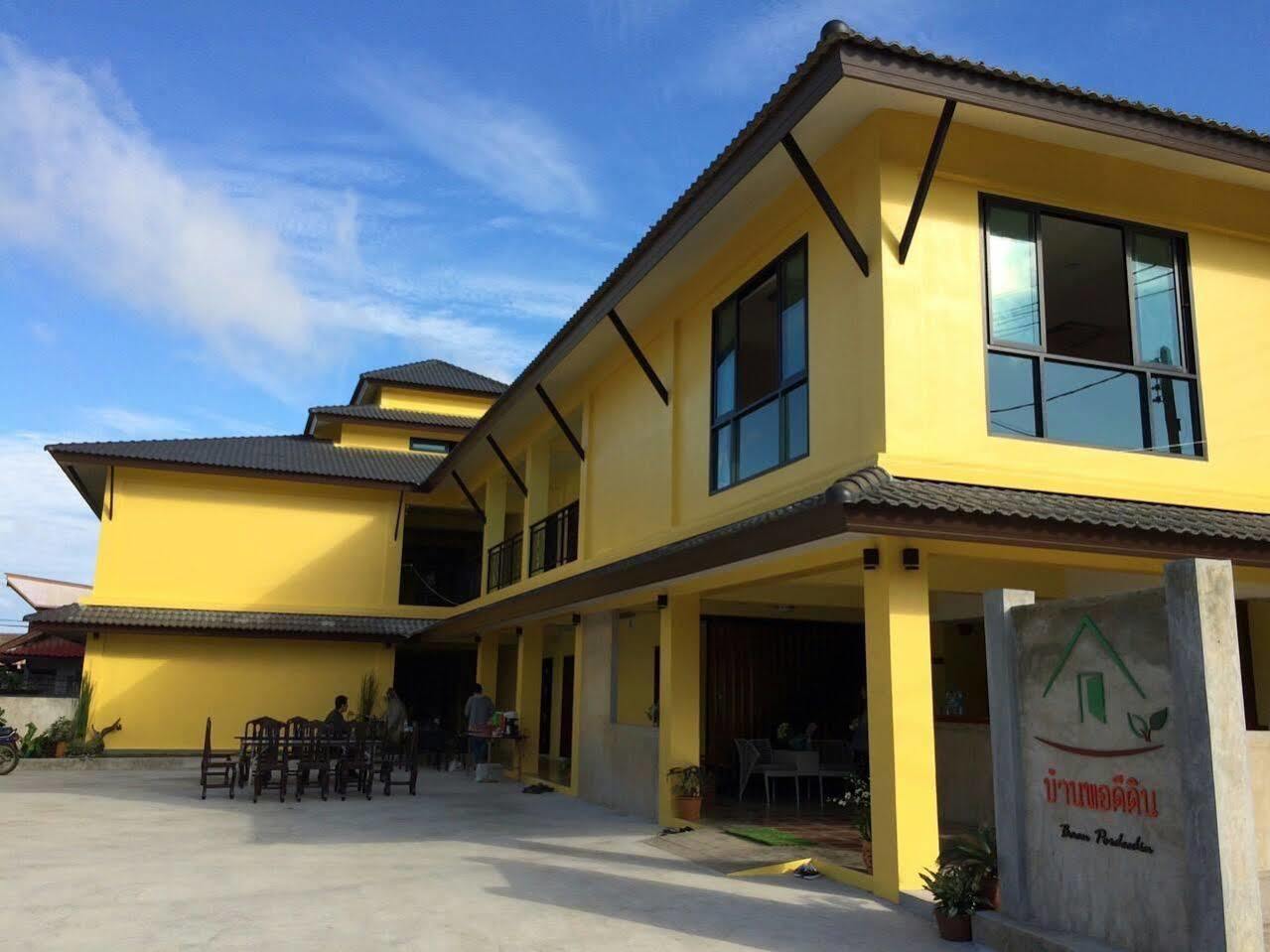 Hotel Baan Pordeedin à Chiang Rai Extérieur photo
