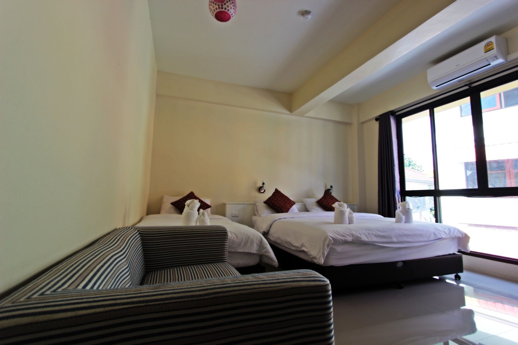 Hotel Baan Pordeedin à Chiang Rai Extérieur photo