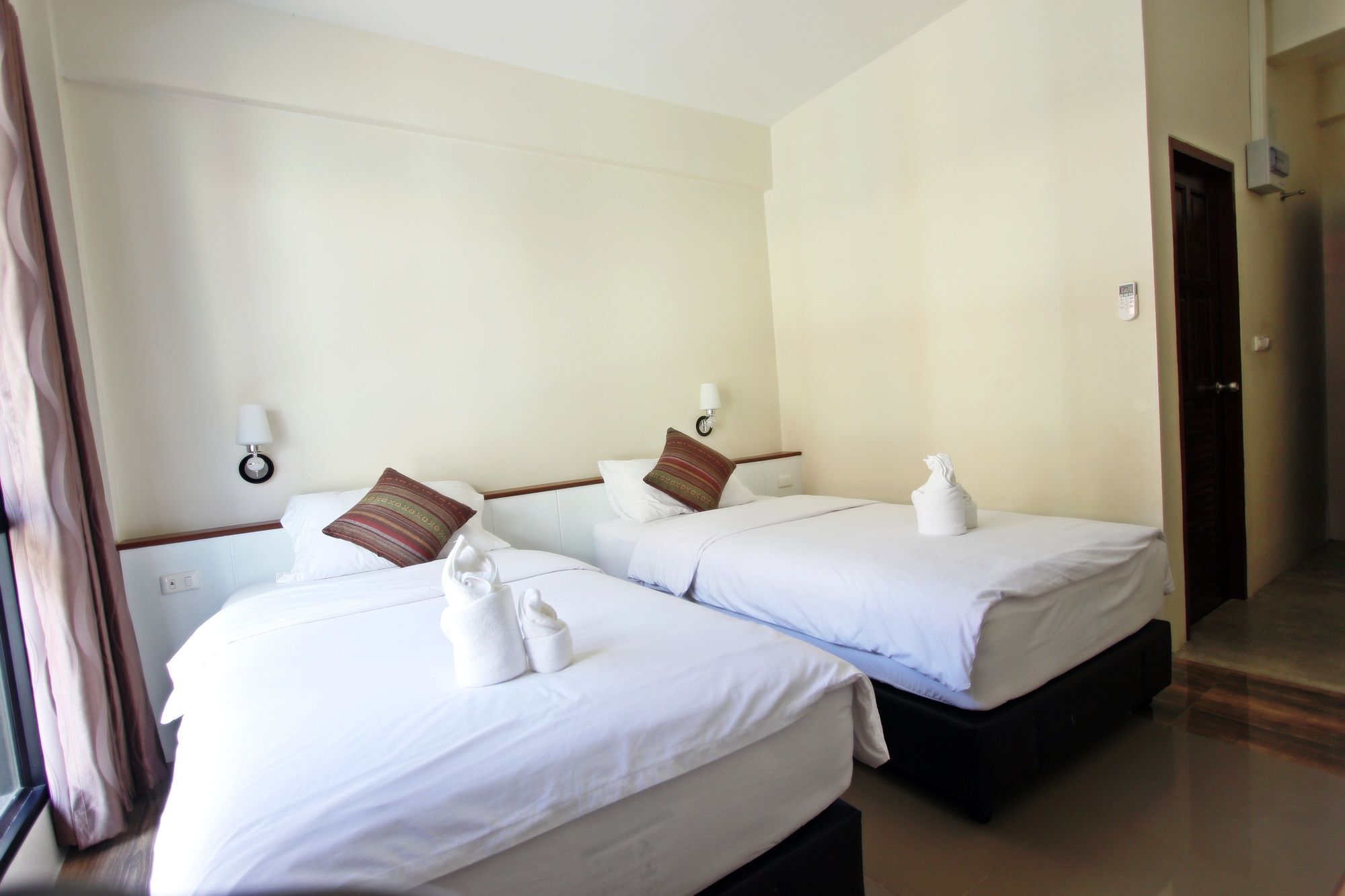 Hotel Baan Pordeedin à Chiang Rai Extérieur photo
