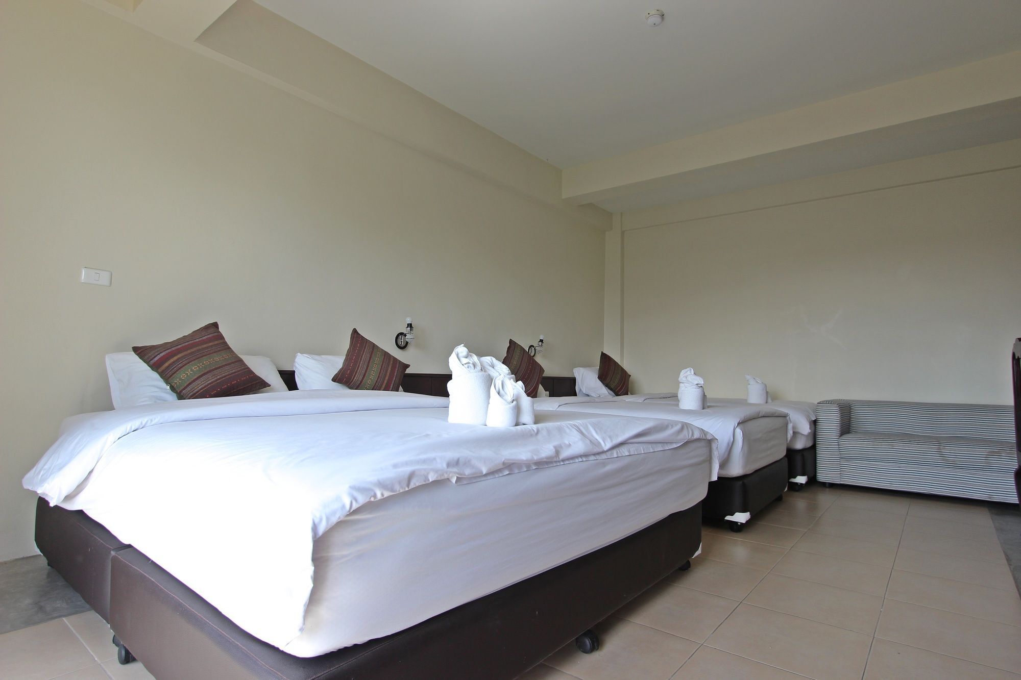 Hotel Baan Pordeedin à Chiang Rai Extérieur photo